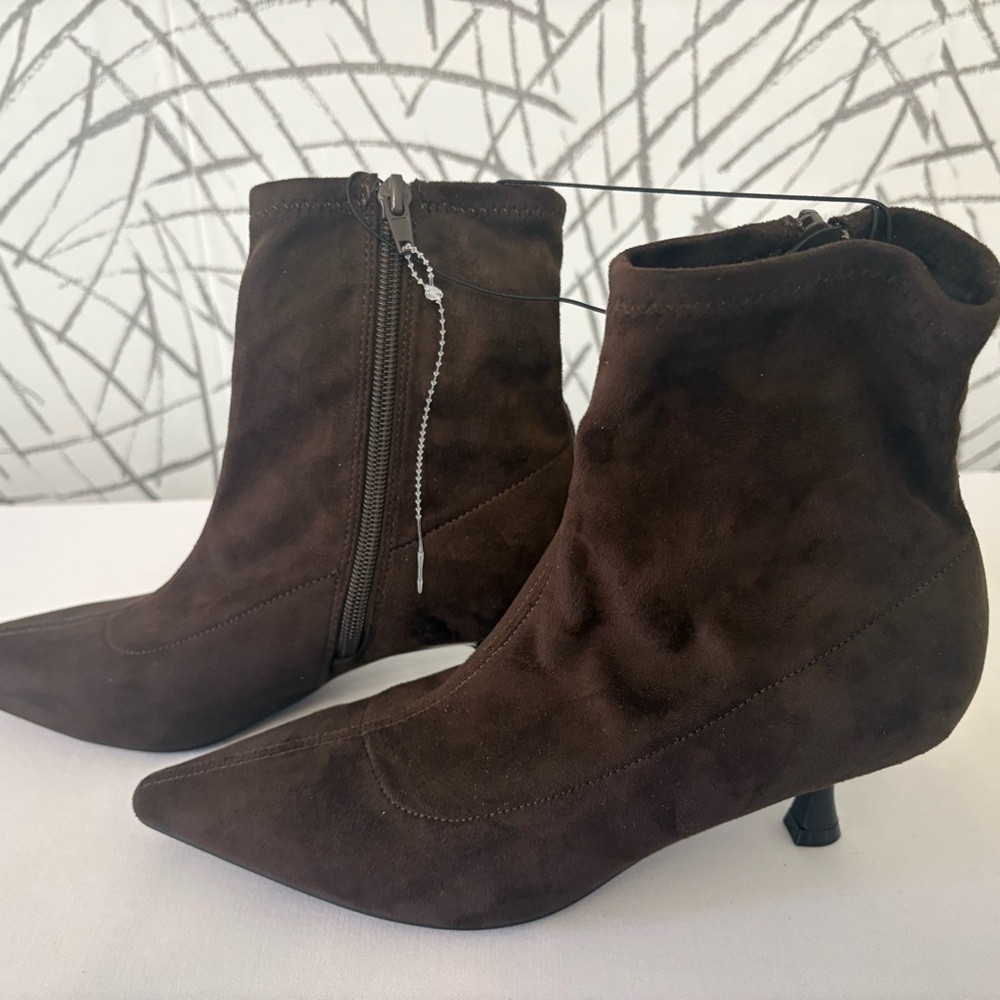 Unisa Brown Suede Ankle Bootie Kitten Heel Pointed Toe Zipper Accent Size 6.5 - Picture 2 of 7